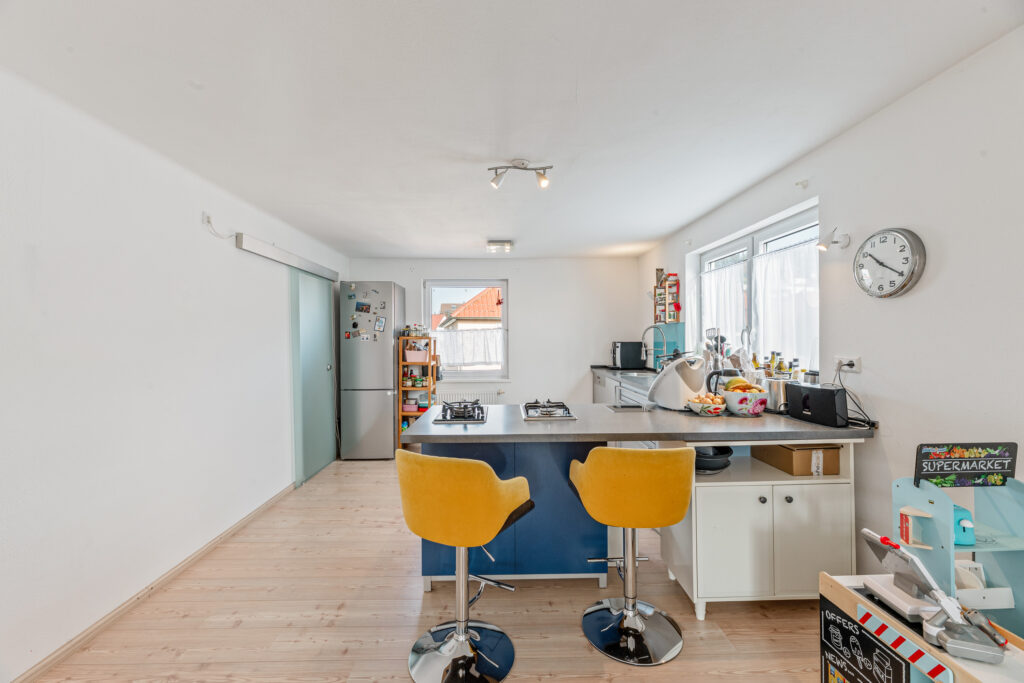 Investment: Modernes Wohnjuwel mit Garten und garantierter Rendite
