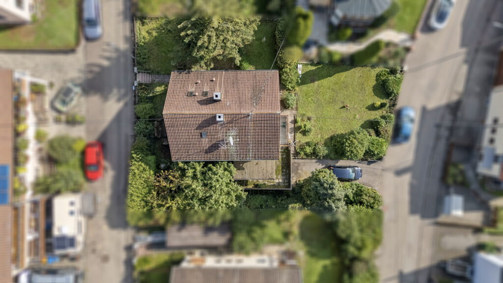 Investition mit Perspektive – gepflegtes 2-Familienhaus mit Potenzial und großem Grundstück