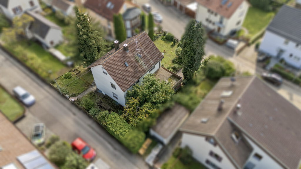 Investition mit Perspektive – gepflegtes 2-Familienhaus mit Potenzial und großem Grundstück