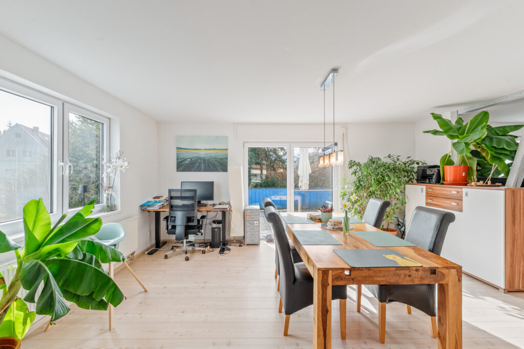 Investment: Modernes Wohnjuwel mit Garten und garantierter Rendite