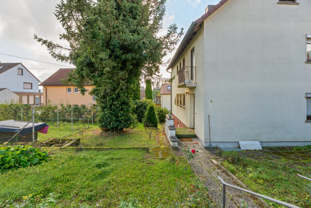 Investition mit Perspektive – gepflegtes 2-Familienhaus mit Potenzial und großem Grundstück