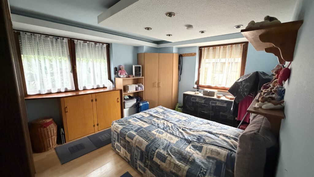 Investition mit Perspektive – gepflegtes 2-Familienhaus mit Potenzial und großem Grundstück