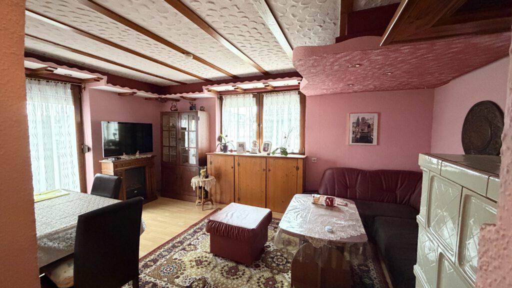 Investition mit Perspektive – gepflegtes 2-Familienhaus mit Potenzial und großem Grundstück