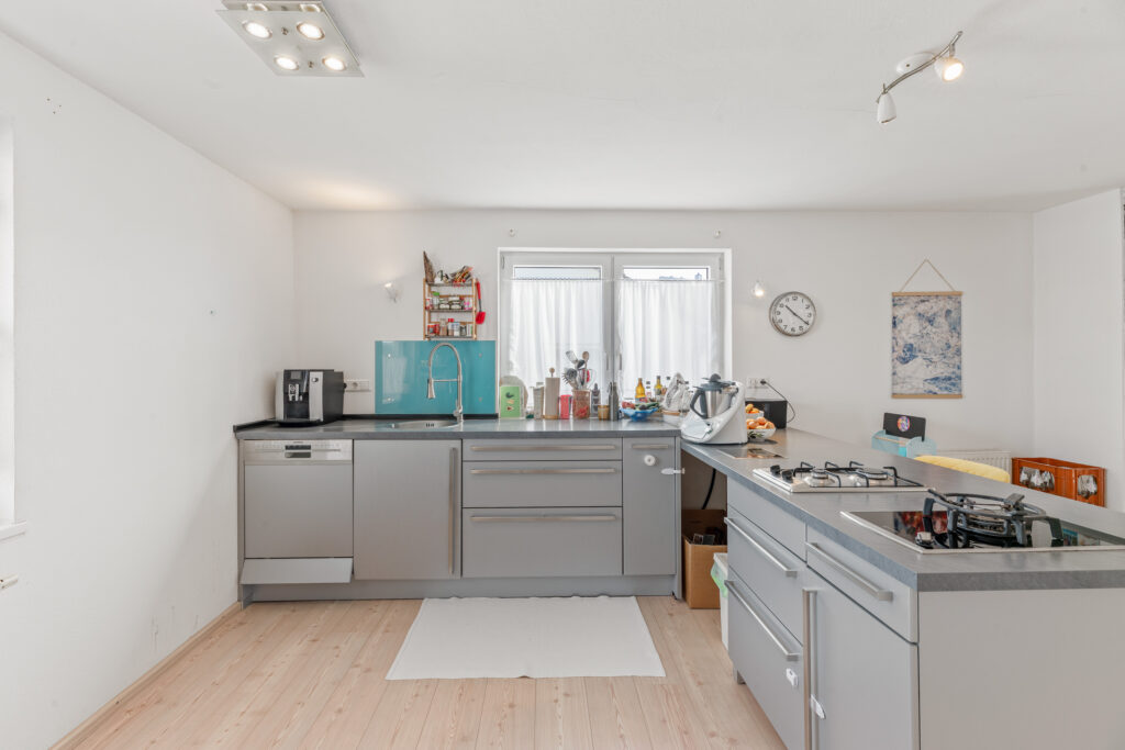 Investment: Modernes Wohnjuwel mit Garten und garantierter Rendite