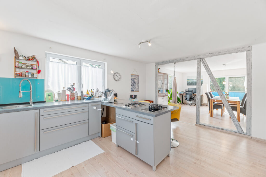Investment: Modernes Wohnjuwel mit Garten und garantierter Rendite