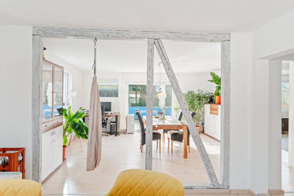 Investment: Modernes Wohnjuwel mit Garten und garantierter Rendite