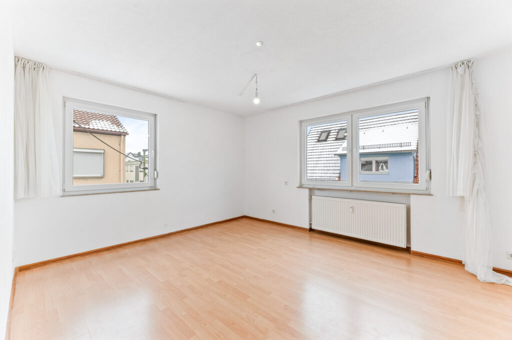 Platzwunder mit Garten-Privileg: Sofort bezugsfreie 4-Zimmer-Wohnung in Leonberg