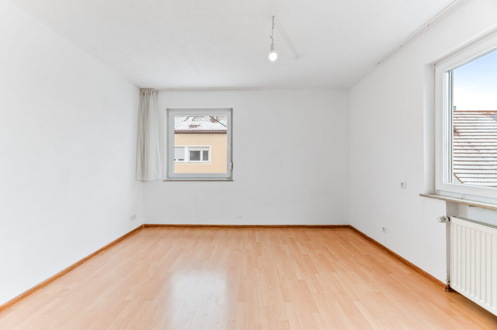 Platzwunder mit Garten-Privileg: Sofort bezugsfreie 4-Zimmer-Wohnung in Leonberg