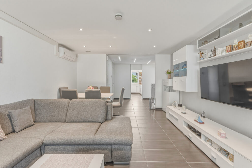 3-Zimmer-Wohnung in Leonberg-Höfingen — vollständig modernisiert, klimatisiert, möbliert